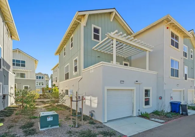 Photo 3 of Townhouse for sale at 413 Annie Dr, Watsonville, CA 95076 | MLS# ML82043571 | Listing updated on 2026-10-12
