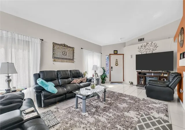 Photo 4 of Single family home for sale at 565 Berkshire, San Jacinto, CA 92583 | MLS# TR26083310 | Listing updated on 2026-09-29