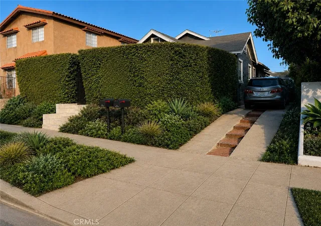 3rd image of 716 N Sierra Bonita Ave, Los Angeles, CA 90046 | MLS# WS26083143