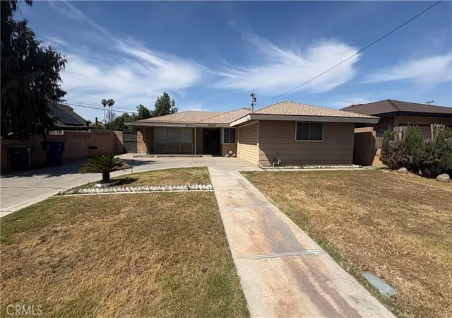 Homes for sale in Bakersfield, CA | 2004 Julian, Bakersfield, CA 93304 | MLS# RS26083777