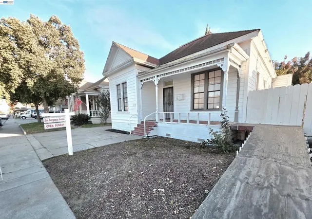 Homes for sale in Lodi, CA | 220 E Lodi Ave, Lodi, CA 95240 | MLS# 41131462