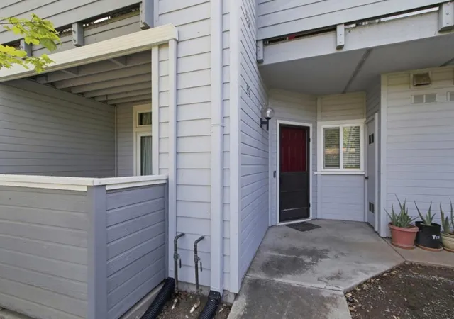 Photo 2 of Condo for sale at 354 Shadow Run Dr, San Jose, CA 95110 | MLS# ML82043597 | Listing updated on 2026-09-22
