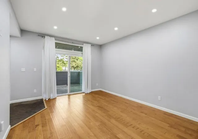 Listing Photo 4 - Condo for sale in building located at 354 Shadow Run Dr, San Jose, CA 95110