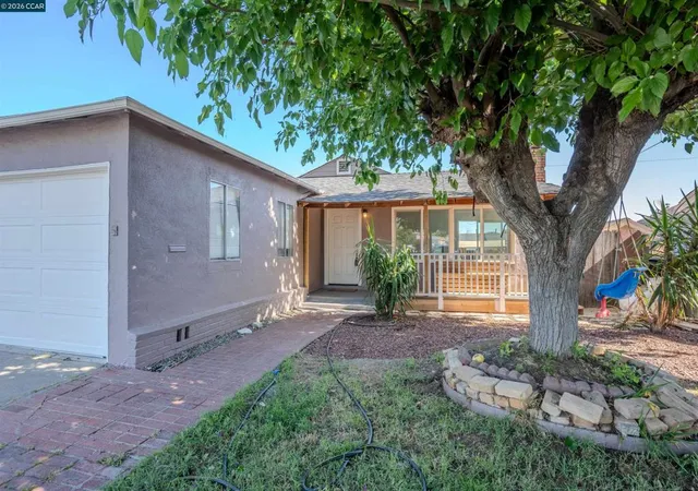 Photo 3 of Single family home for sale at 52 Bell Dr, Pittsburg, CA 94565 | MLS# 41131466 | Listing updated on 2026-10-02