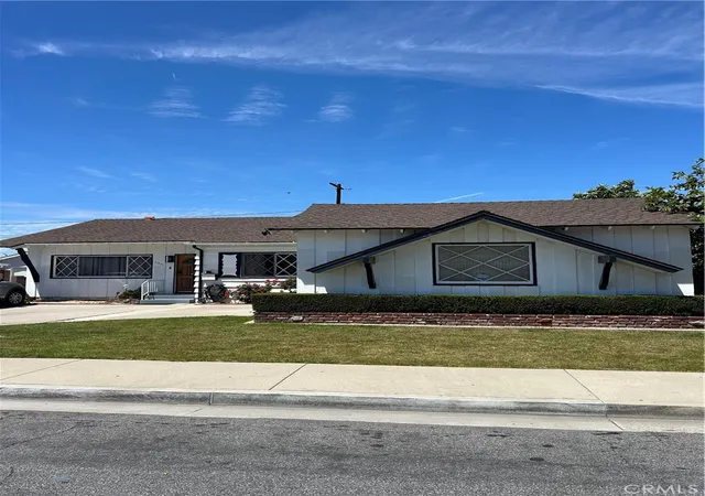 Photo 2 of Single family home for sale at 10135 Nichols St, Bellflower, CA 90706 | MLS# DW26083853 | Listing updated on 2026-09-03