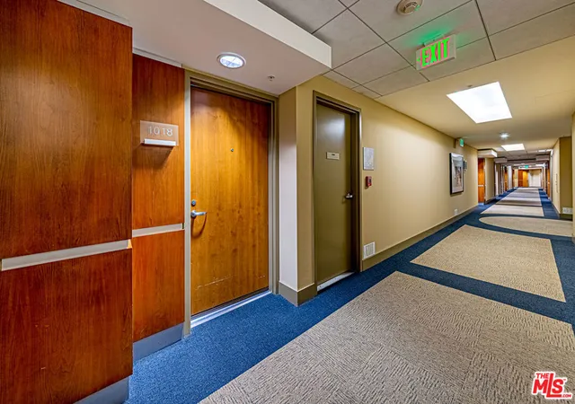3rd image of 13700 Marina Pointe Dr #1018, Marina Del Rey, CA 90292 | MLS# 26751703