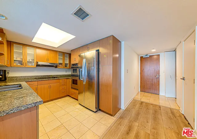 4th image of 13700 Marina Pointe Dr #1018, Marina Del Rey, CA 90292 | MLS# 26751703