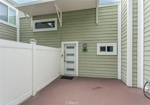 2nd image of 20925 Almazan Rd, Woodland Hills, CA 91364 | MLS# SR26076561