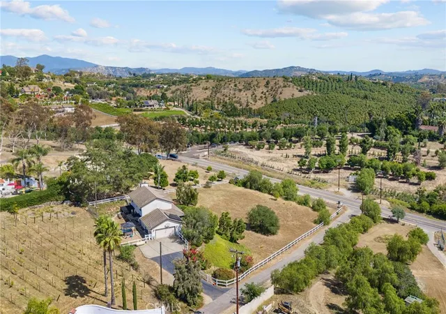 2nd image of 3162 Reche Rd, Fallbrook, CA 92028 | MLS# SW26083936
