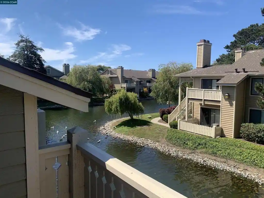 Listing Photo 2 - Condo for sale in 96 Lakeshore Ct located at 96 Lakeshore Ct, Richmond, CA 94804 - Unit 96 Lakeshore Ct