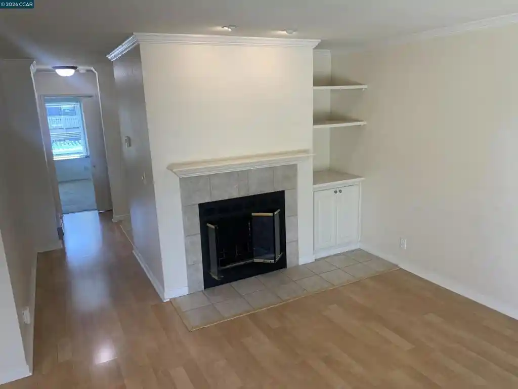 Listing Photo 5 - Condo for sale in 96 Lakeshore Ct located at 96 Lakeshore Ct, Richmond, CA 94804 - Unit 96 Lakeshore Ct