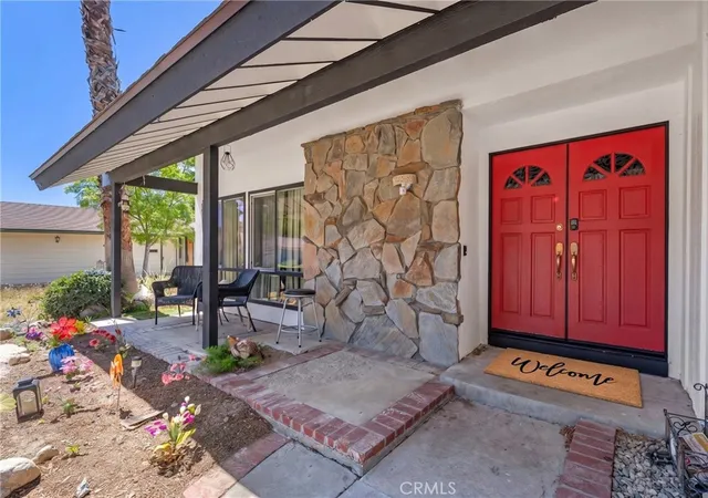 Photo 3 of Single family home for sale at 28975 Gladiolus Dr, Canyon Country, CA 91387 | MLS# PW26084194 | Listing updated on 2026-06-01