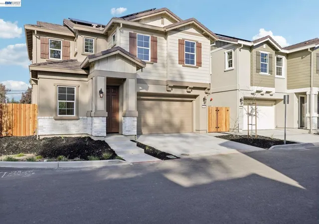Photo 3 of Single family home for sale at 121 Crk View Cir, Fairfield, CA 94533 | MLS# 41131557 | Listing updated on 2026-04-26