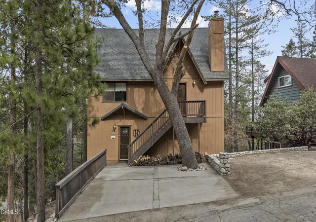 Photo 2 of Single family home for sale at 864 Nadelhorn Dr, Lake Arrowhead, CA 92352 | MLS# V1-35895 | Listing updated on 2026-09-12