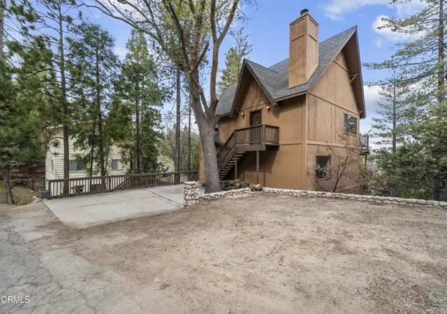 Photo 3 of Single family home for sale at 864 Nadelhorn Dr, Lake Arrowhead, CA 92352 | MLS# V1-35895 | Listing updated on 2026-09-12