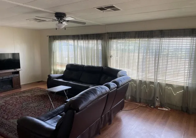 Homes for sale in Vista, CA | 1010 E Bobier Dr E #86, Vista, CA 92084 | MLS# NDP2603754