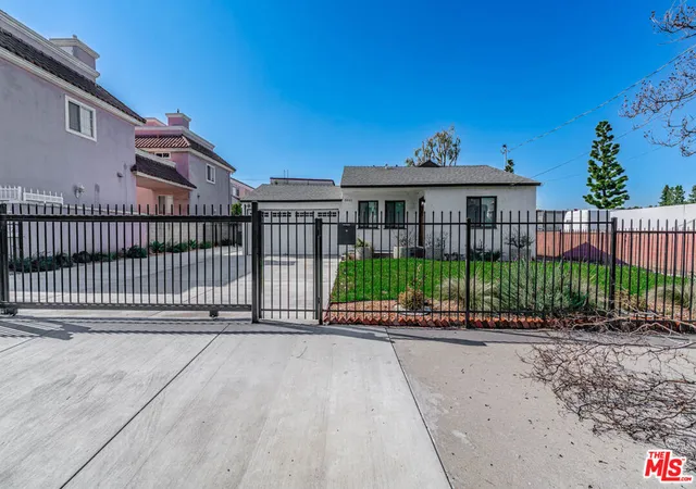 2nd image of 5941 Etiwanda Ave, Tarzana, CA 91356 | MLS# 26757677