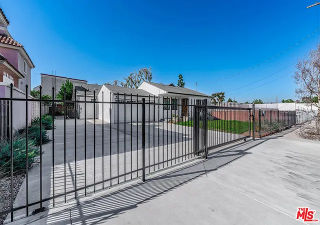 3rd image of 5941 Etiwanda Ave, Tarzana, CA 91356 | MLS# 26757677