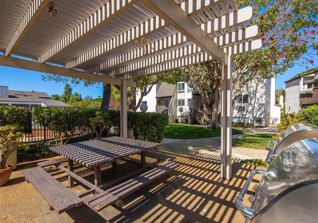 Listing Photo 2 - Condo for sale in building located at 8019 Caminito De Pizza, San Diego, CA 92108 - Unit #D