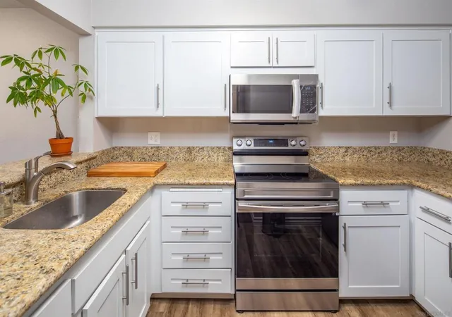 Listing Photo 5 - Condo for sale in building located at 8019 Caminito De Pizza, San Diego, CA 92108 - Unit #D