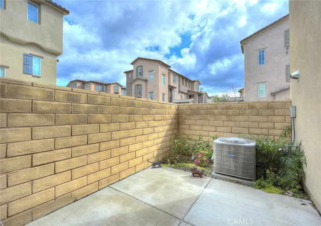 2nd image of 443 Stratus Ln, Simi Valley, CA 93065