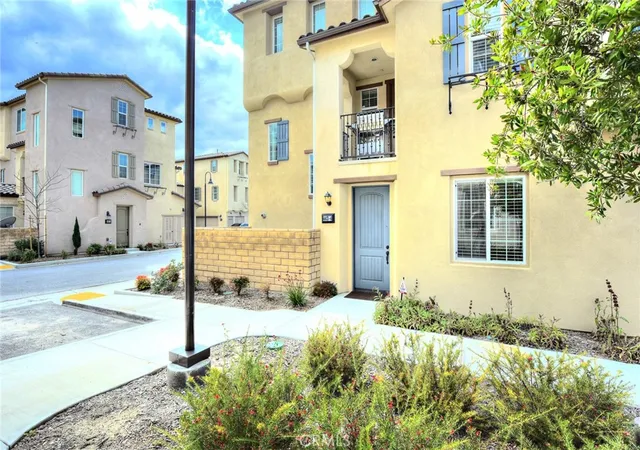 3rd image of 443 Stratus Ln, Simi Valley, CA 93065