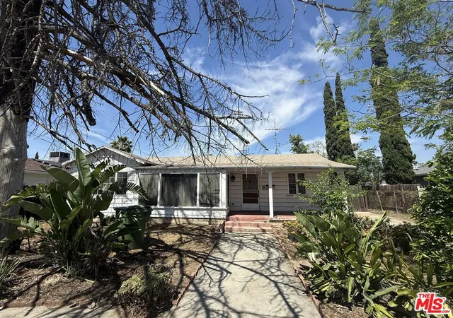 Homes for sale in Sun Valley, CA | 11229 Saticoy St, Sun Valley, CA 91352 | MLS# 26758149