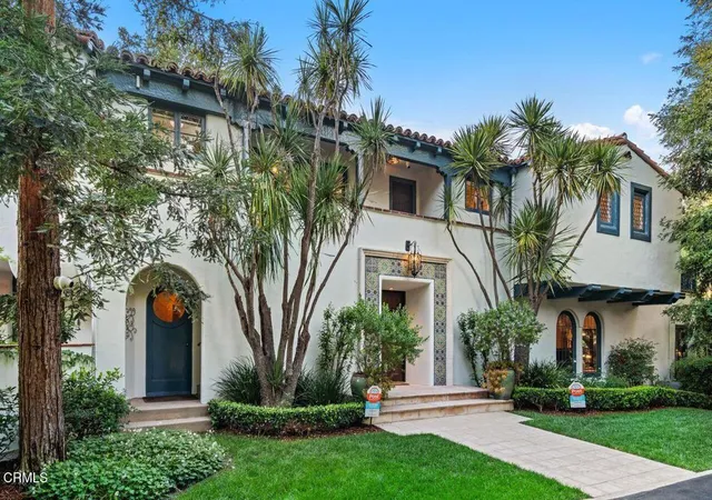 3rd image of 4166 Woodleigh Ln, La Canada Flintridge, CA 91011 | MLS# P1-26731