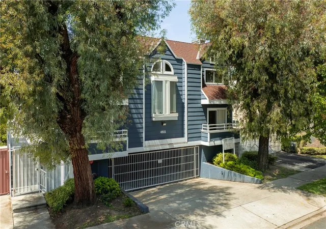 2nd image of 4511 Murietta Ave #8, Sherman Oaks, CA 91423 | MLS# SR26080143