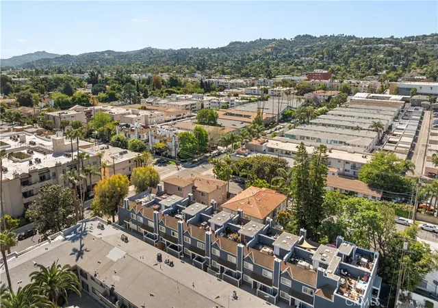 3rd image of 4511 Murietta Ave #8, Sherman Oaks, CA 91423 | MLS# SR26080143