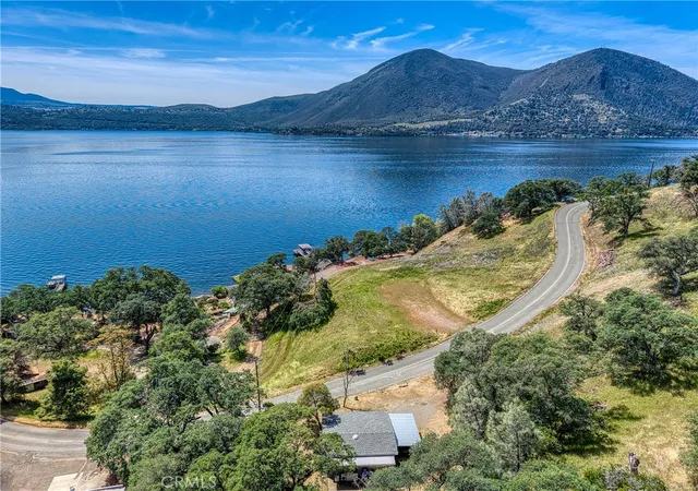Photo 2 of Single family home for sale at 10670 Lakeshore Dr, Clearlake, CA 95422 | MLS# LC26085011 | Listing updated on 2026-05-27