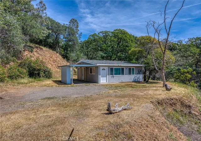 Photo 3 of Single family home for sale at 10670 Lakeshore Dr, Clearlake, CA 95422 | MLS# LC26085011 | Listing updated on 2026-05-27