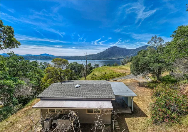Photo 3 of Single family home for sale at 10670 Lakeshore Dr, Clearlake, CA 95422 | MLS# LC26085011 | Listing updated on 2026-05-27