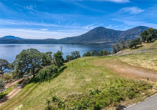 Photo 4 of Single family home for sale at 10670 Lakeshore Dr, Clearlake, CA 95422 | MLS# LC26085011 | Listing updated on 2026-05-27