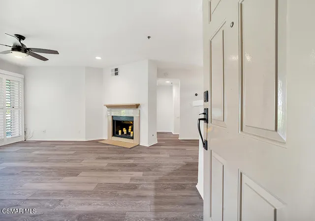 4th image of 653 Oak Run Trl, Oak Park, CA 91377