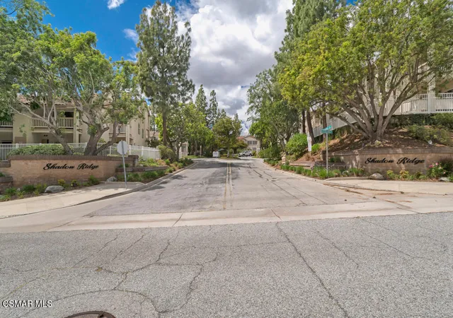 2nd image of 653 Oak Run Trl, Oak Park, CA 91377