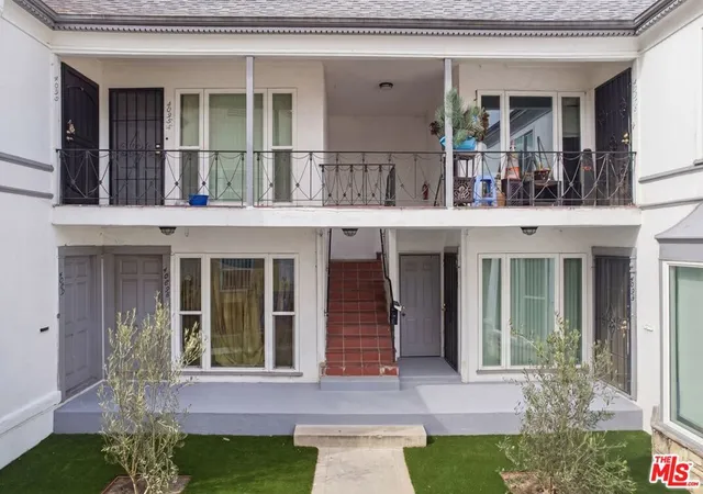 Listing Photo 4 - Condo for sale in building located at 4089 Leimert Blvd, Los Angeles, CA 90008