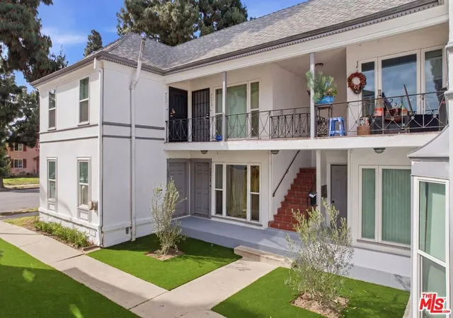 Listing Photo 5 - Condo for sale in building located at 4089 Leimert Blvd, Los Angeles, CA 90008