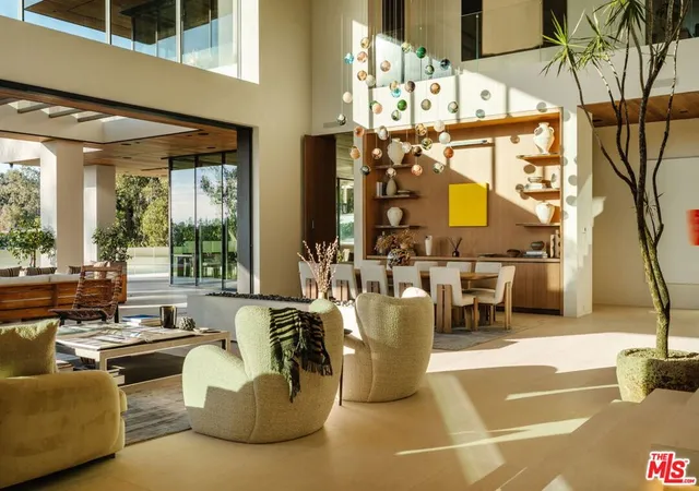 4th image of 401 N Tigertail Rd, Los Angeles, CA 90049 | MLS# 26759013