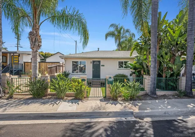 Listing Photo 5 - Condo for sale in building located at 2237 39 Commonwealth Ave, San Diego, CA 92104