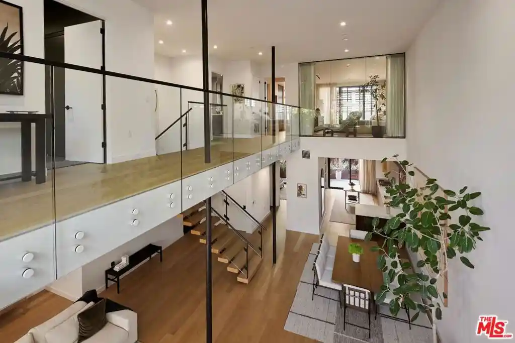 Listing Photo 1 - Condo for sale in 702 N Doheny Dr located at 702 N Doheny Dr, West Hollywood, CA 90069 - Unit #TH5