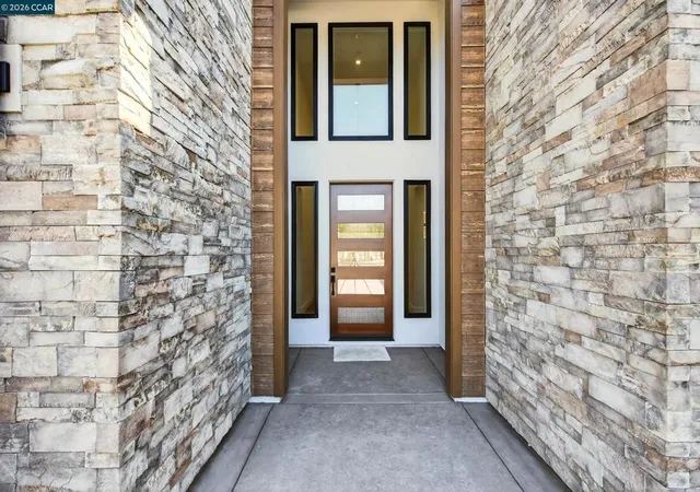 Photo 3 of Single family home for sale at 1080 Borrette Ct, Napa, CA 94558 | MLS# 41131660 | Listing updated on 2026-09-01