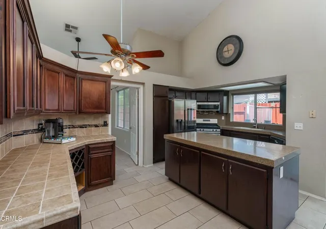 Photo 3 of Single family home for sale at 3700 Tracey Ct, Bakersfield, CA 93311 | MLS# V1-35913 | Listing updated on 2026-06-26
