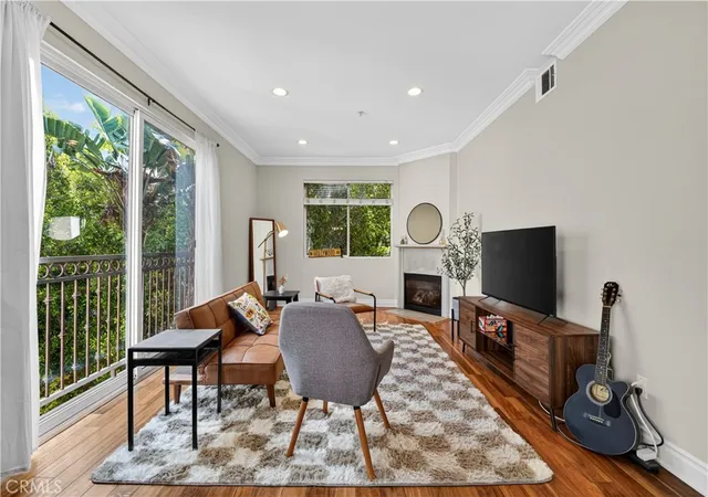 Photo 4 of Condo for sale at 1444 S Point View St #307, Los Angeles, CA 90035 | MLS# SR26085510 | Listing updated on 2026-07-08