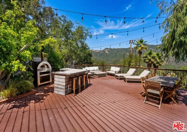 3rd image of 26232 Idlewild Wy, Malibu, CA 90265 | MLS# 26753451