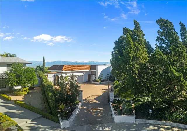 2nd image of 16015 Jeanne Ln, Encino, CA 91436 | MLS# SR26085302
