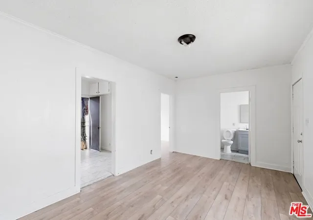 Listing Photo 4 - Condo for sale in building located at 1570 E 110th St, Los Angeles, CA 90059