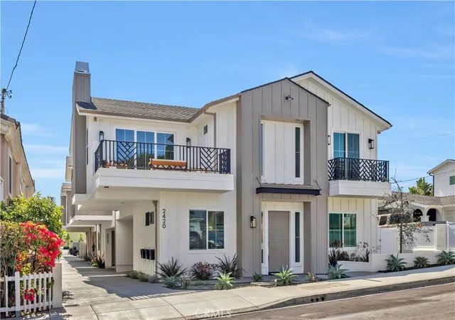 Photo 3 of Townhouse for sale at 2420 Ives Ln #B, Redondo Beach, CA 90278 | MLS# SB26085898 | Listing updated on 2026-10-07