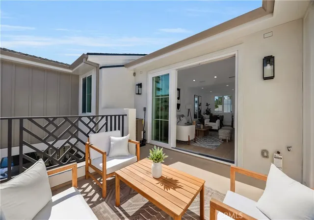 4th image of 2420 Ives Ln #B, Redondo Beach, CA 90278 | MLS# SB26085898