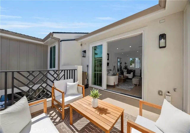 Photo 3 of Townhouse for sale at 2420 Ives Ln #B, Redondo Beach, CA 90278 | MLS# SB26085898 | Listing updated on 2026-10-07